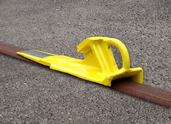 Left Chocking Skid for Flush Rail
Tamper-proof chock for freight cars, idling locomotives, or mine cars on flat track. Low clearance, 4" above top of rail.  Weight 13 lbs.